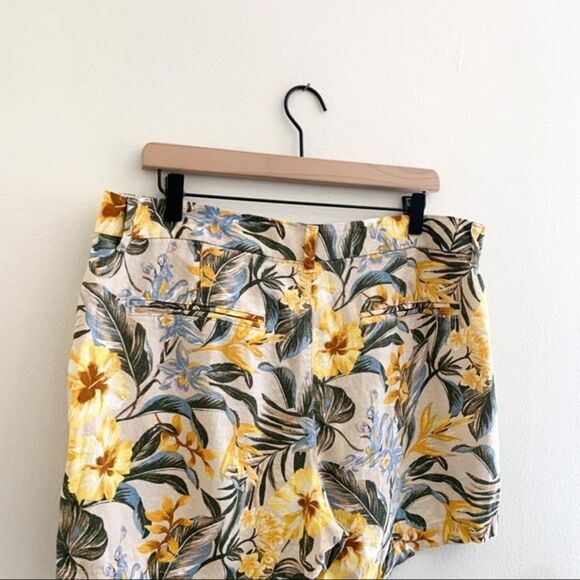 ✨ Old Navy Yellow Floral Everyday Mid Rise Short✨ - Picture 6 of 8